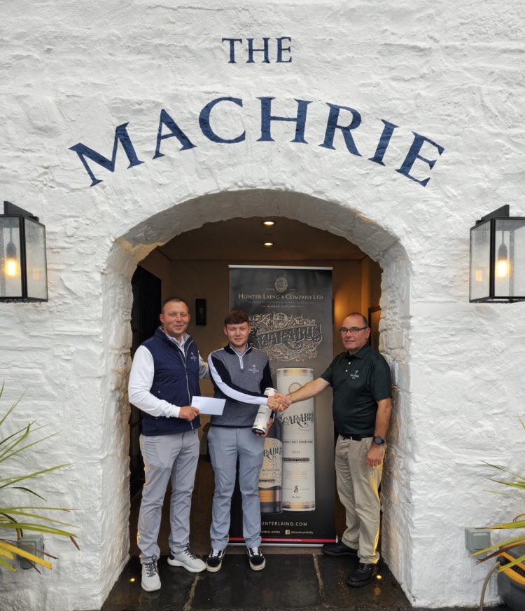 Bursting with Pride for my son Dale ♥️who has won the Scarabus Machrie Open with rds of 69, 72 for a -3 total 🏆 🏌️‍♂️⛳️Another magnificent event @machrie with over 100 competitors 😃Thank you to our sponsors @ardnahoe & @hlaingwhisky 🥃 & to all the competitors 👏@isleofislay 🏝