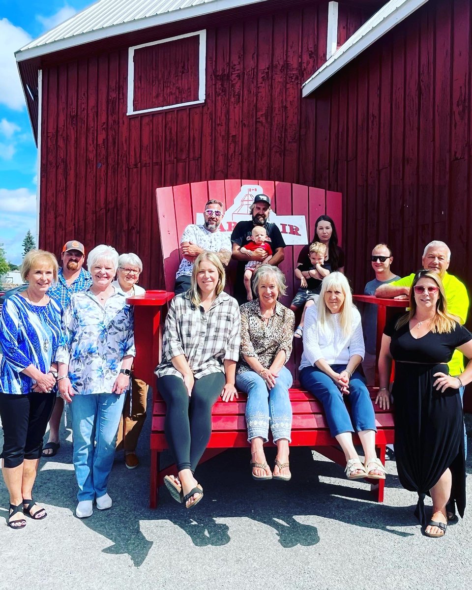 KaytlinBarr2's tweet photo. Celebrated our lil @carpfair baby early, because fair is only 11 sleeps away!! #one #Miller #carpfairbaby #earlyparty #fallfair @k_lyons55 https://t.co/OO4wqyDAN1
