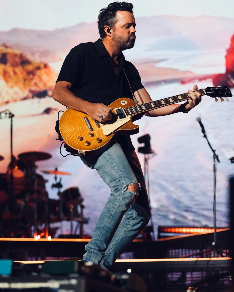 olddominionfan's tweet image. 🎸🥰
#nobadvibestour #olddominion #odarmy #Minnesota 
📸: joe.lemke.photo-IG