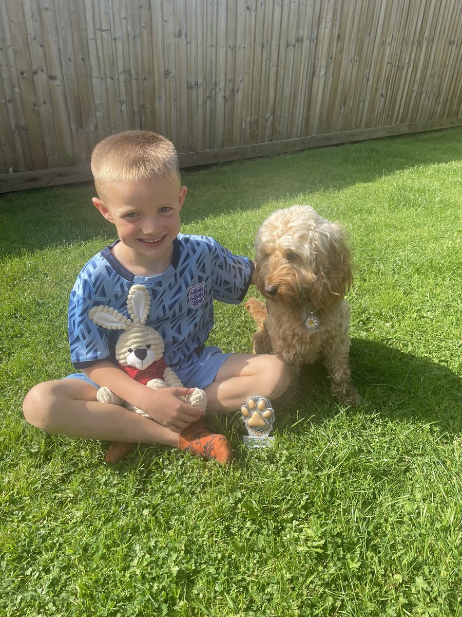 skippett1's tweet photo. Oscar enjoyed having @BG_Hares  class bunny Hopsi for the weekend. He went to a doggie party where his dog won a trophy for being the Prettiest Girl 🏆 🐶and he enjoyed his football ⚽️ training this evening and Hopsi enjoyed joining him in a very warm but eventful weekend 🐰 https://t.co/WrO3huzTz4