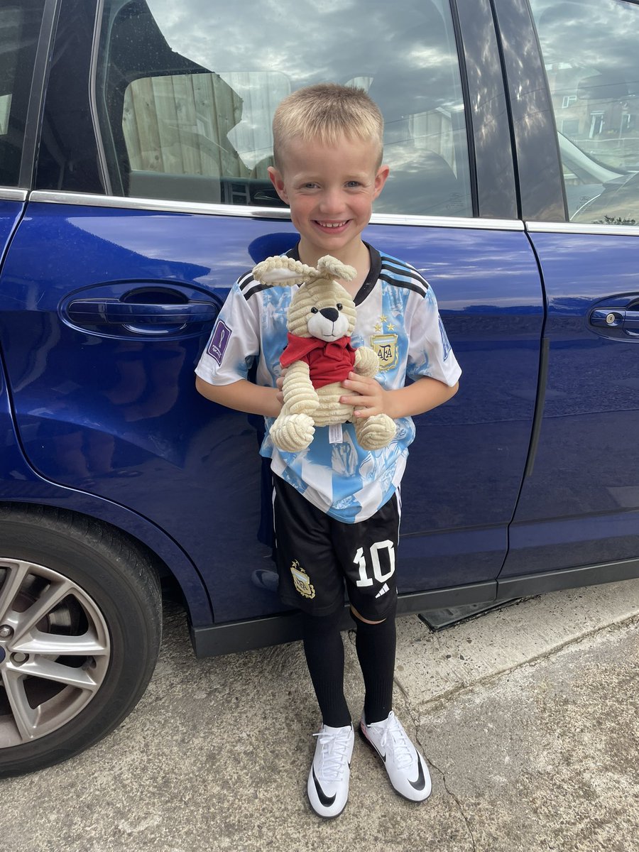 skippett1's tweet photo. Oscar enjoyed having @BG_Hares  class bunny Hopsi for the weekend. He went to a doggie party where his dog won a trophy for being the Prettiest Girl 🏆 🐶and he enjoyed his football ⚽️ training this evening and Hopsi enjoyed joining him in a very warm but eventful weekend 🐰 https://t.co/WrO3huzTz4