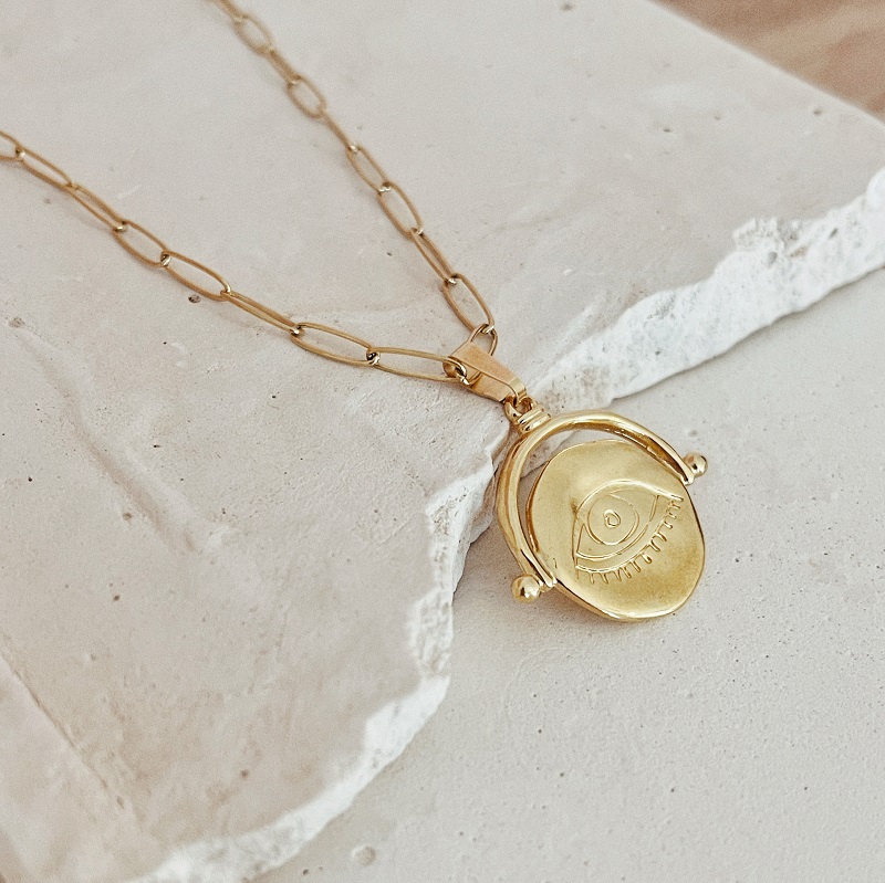 twininas's tweet photo. Embrace the art of layering with these new season’s chain necklaces ✨💫 #TWININAS | https://t.co/bwG0SmOktX https://t.co/rs8AP9JnVm