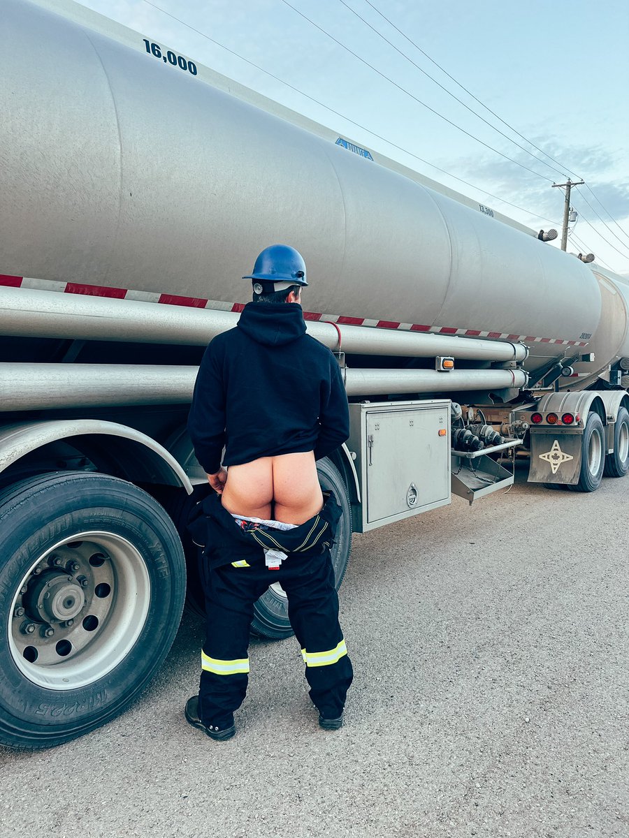 froystedder's tweet photo. Who’s coming trucking with me? https://t.co/prMLx2fdO9