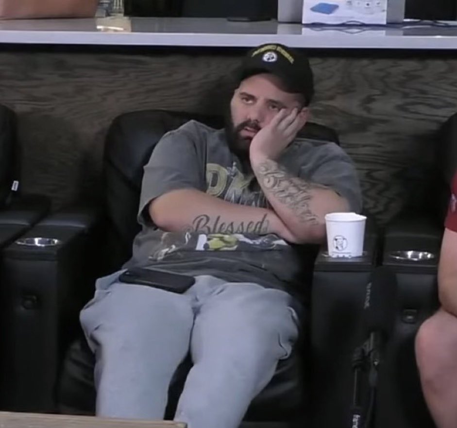 barstoolsports's tweet photo. https://t.co/5L3ohLz7Sw