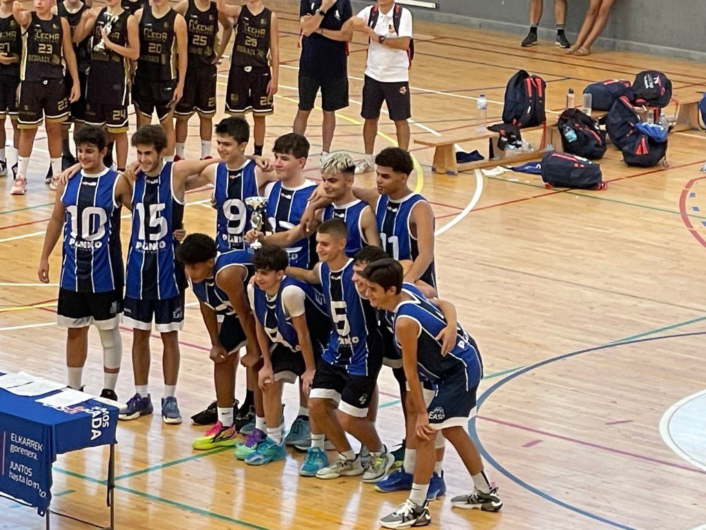 AndyPanko7's tweet image. First one 🏆.   Well done guys. @easobasket