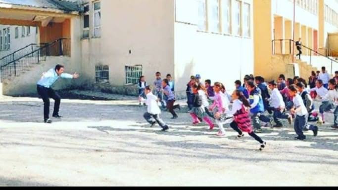 ZgR2206's tweet photo. I feel so excitement these days every year :) Let's start :) We come back to school :) https://t.co/xsSQygxe8v
