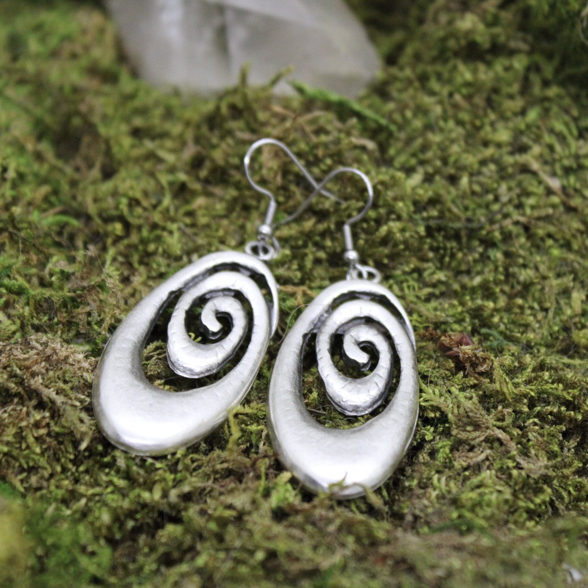 ccomposuree's tweet photo. new earrings🥳 https://t.co/l0GvWAVdr6