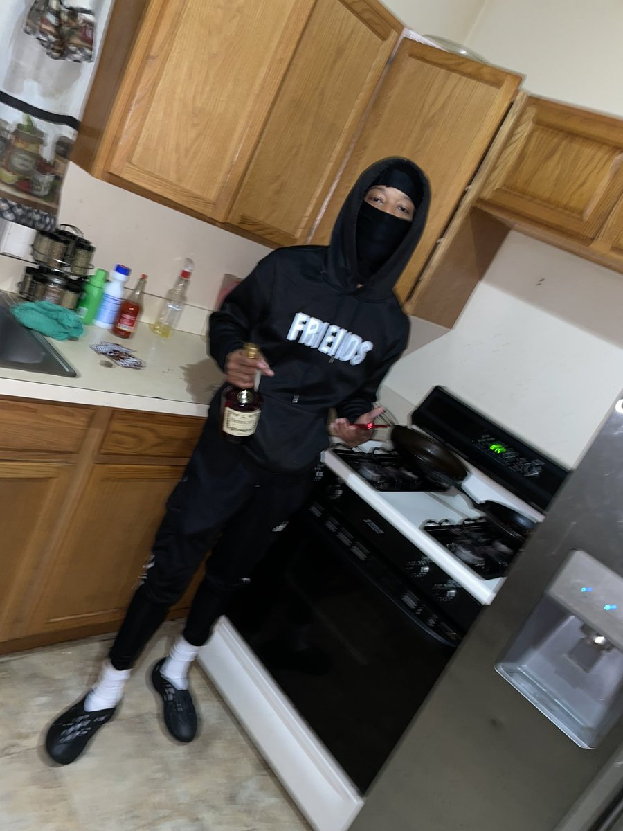 CombosShared's tweet image. How you mad cuz your bitch lusting over me 😎!! #birthdayboy