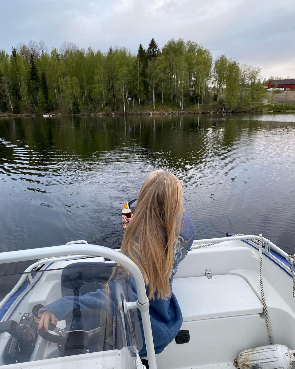 stellla_juni's tweet photo. Something I did on Sunday 🛥️🌲#fishingboat #boating #NaturePhotography #NatureBeauty https://t.co/LH9HIJobYI