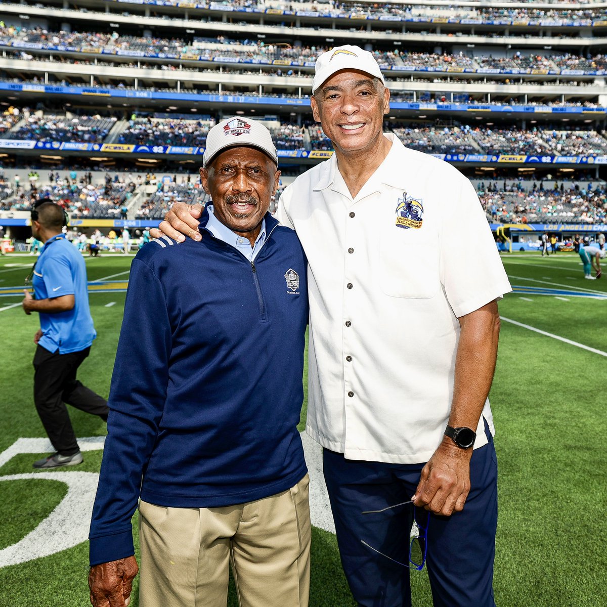 Today, two members of the Pro Football Hall of Fame received the ultimate team honor. During the @chargers' season opener on Sunday, Kellen Winslow and Charlie Joiner had their numbers retired.