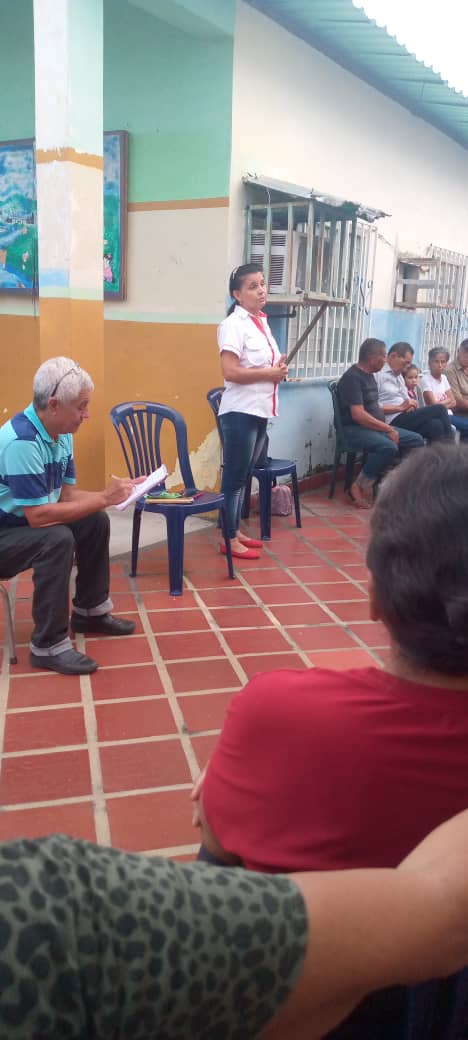oaivssbarinas's tweet photo. #07Sept | 🇻🇪 Personal @oaivssbarinas participó en reunión con Adultos Mayores de la comunidad Los Próceres para conformación de Club de Abuelos #Barinas. Seguiremos venciendo por los caminos de Chávez. 💪🏼💛💙❤️ @nicolasmaduro @MagaGutierrezV @Somosivss https://t.co/Nh0NdKVekh
