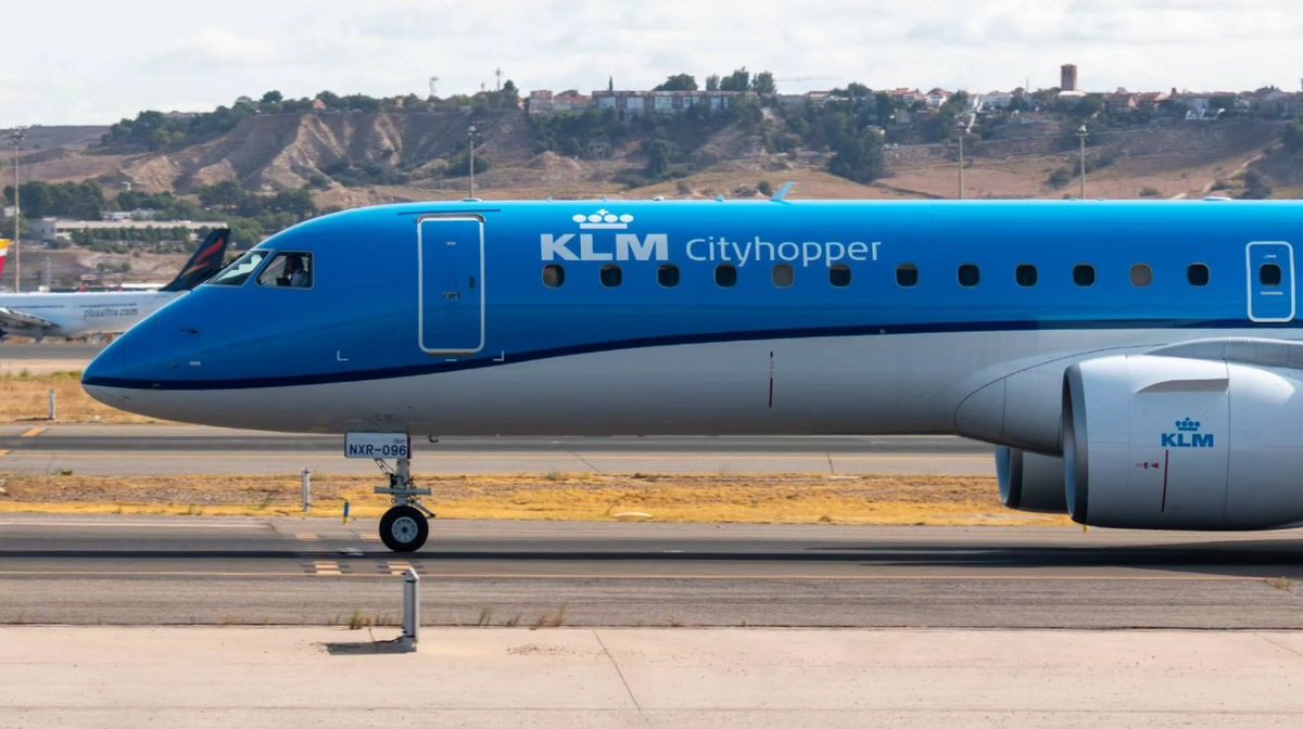 hcspotting's tweet photo. Un @embraer de @KLM rodando por #Madrid.
✈️ Embraer E195-E2
®️ PH-NXR
🗓️ Nuevo

#embraer #KLM #aviation #lemd #aviationdaily #avgeek #e195 https://t.co/CfkJTtopDE