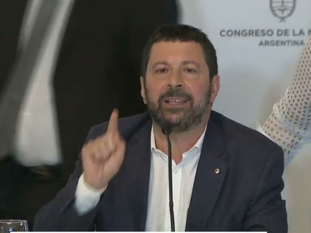 # Renuncia ## BRICS #9Sep #UniónChinaYVenezuela Alfredo ZAIAT: "Sin ingresar en el detalle de las ideas de cada uno de los candidatos, la economía Argentina NO requiere de un ajuste fiscal desmedido, de la reducción del gasto del Estado ni de privatizaciones de empresas públicas"