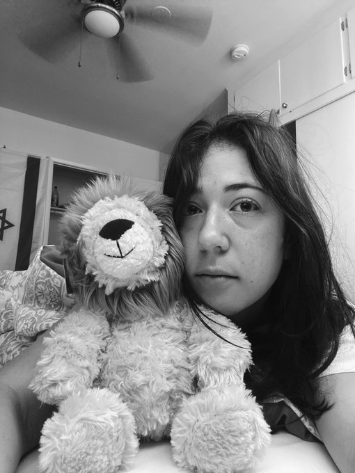 Waiting for my bf to return from war (Costco) https://t.co/qIEyQvYLZx