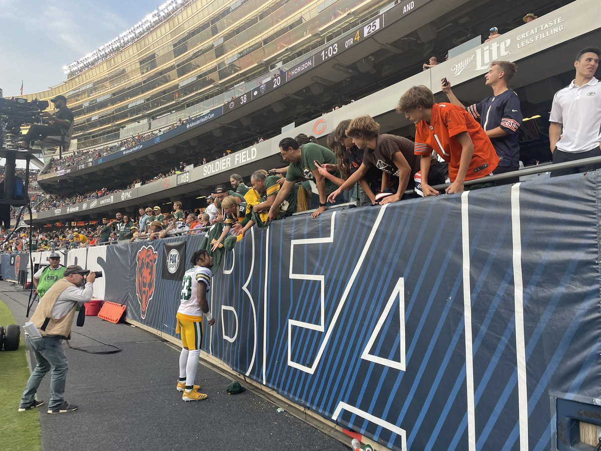 ScottGrodsky's tweet photo. Jaire Alexander is signing autographs…the game is not over yet. https://t.co/2NQkjtxIDY