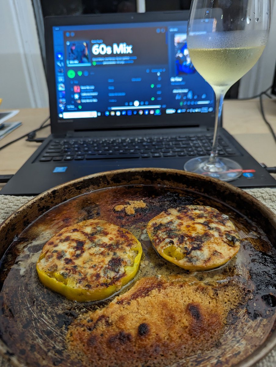 PatrickMBoston's tweet photo. #DinnerAtMyDomicile #HeirloomTomatoes #CheersHumans https://t.co/Noc2Aeh9kW