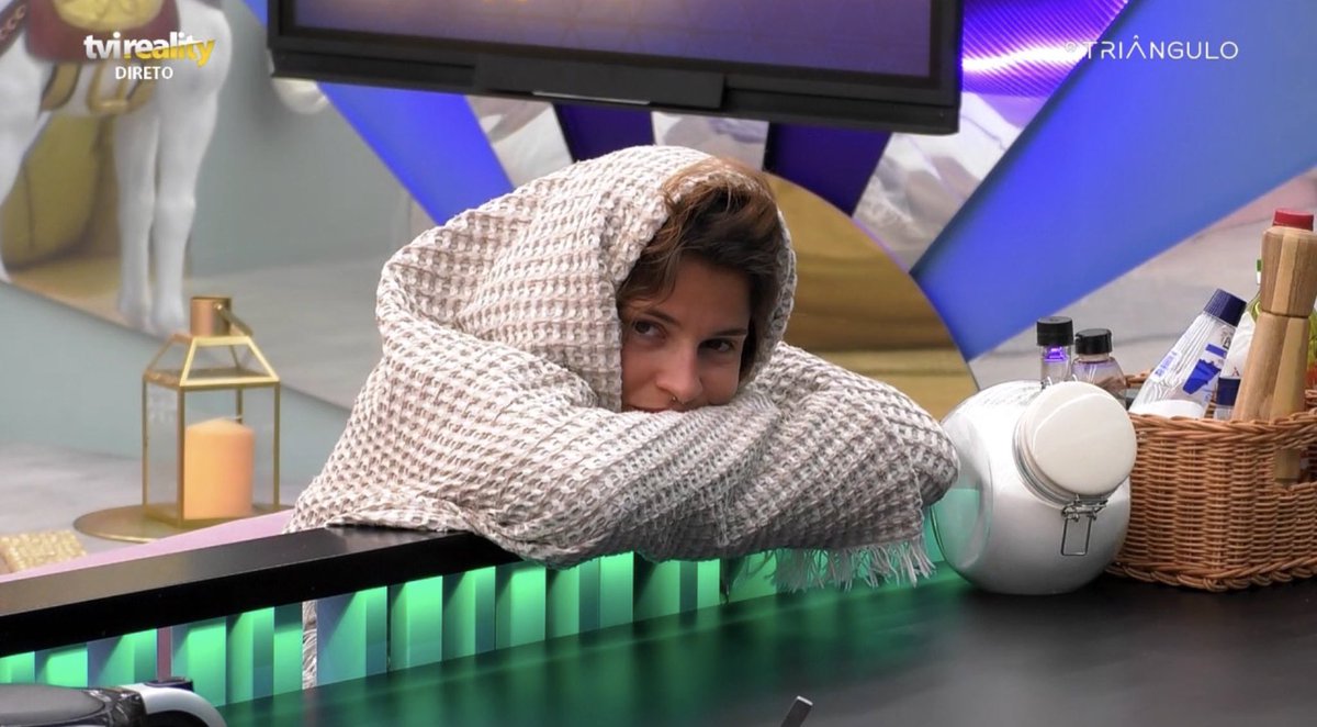 conclusão da noite: a Inácia continua a ser a cutest lontrinha que já entrou na malveira 🦦 #sonsatos