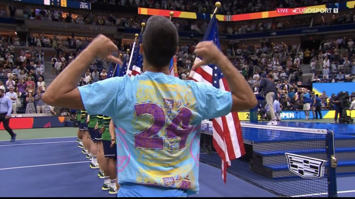 gökyüzüne kalkan eller ve yollanan o selam. eyvallah novak reyiz.❤️