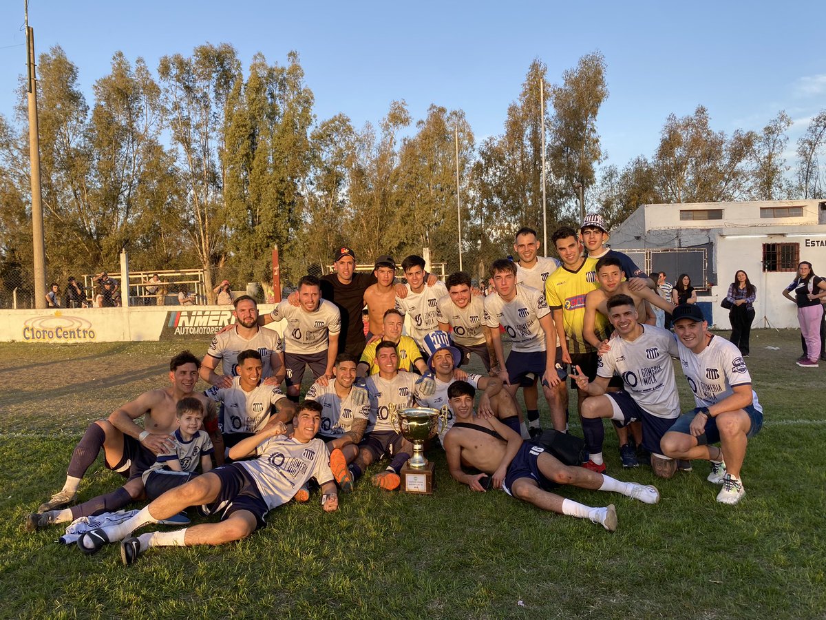TALLERES DE BERROTARAN VOLVIÓ A PRIMERA DIVISIÓN “A”
Tras cuatro temporadas en la “B” (descendió 2018) <a href="/TBerrotaran/">Club A. Talleres</a> logró hoy el sexto ascenso de su historial. 
Los cinco anteriores: 1977 - 1990 - 1999 - 2006 - 2010.

Foto: <a href="/valepetroff/">Valentina</a> 
Cc <a href="/LV26Rio3/">LV26 - Radio Río 3º</a>