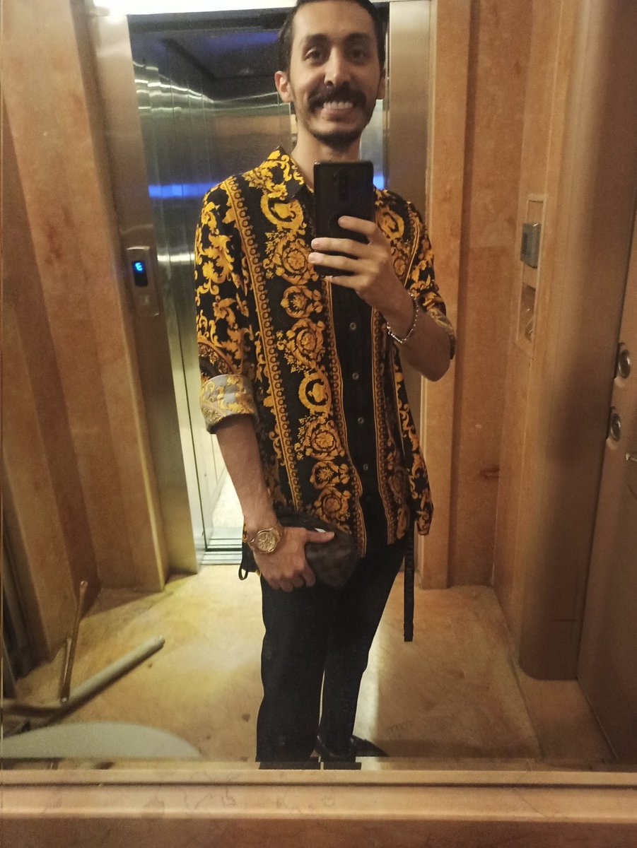 تولدم بود امشب ۳۱ سالم شد پیر شذم 

یه دختر هم فاز خودمم پیدا نکردم 
چه وضعشه یکی بیاد جلو