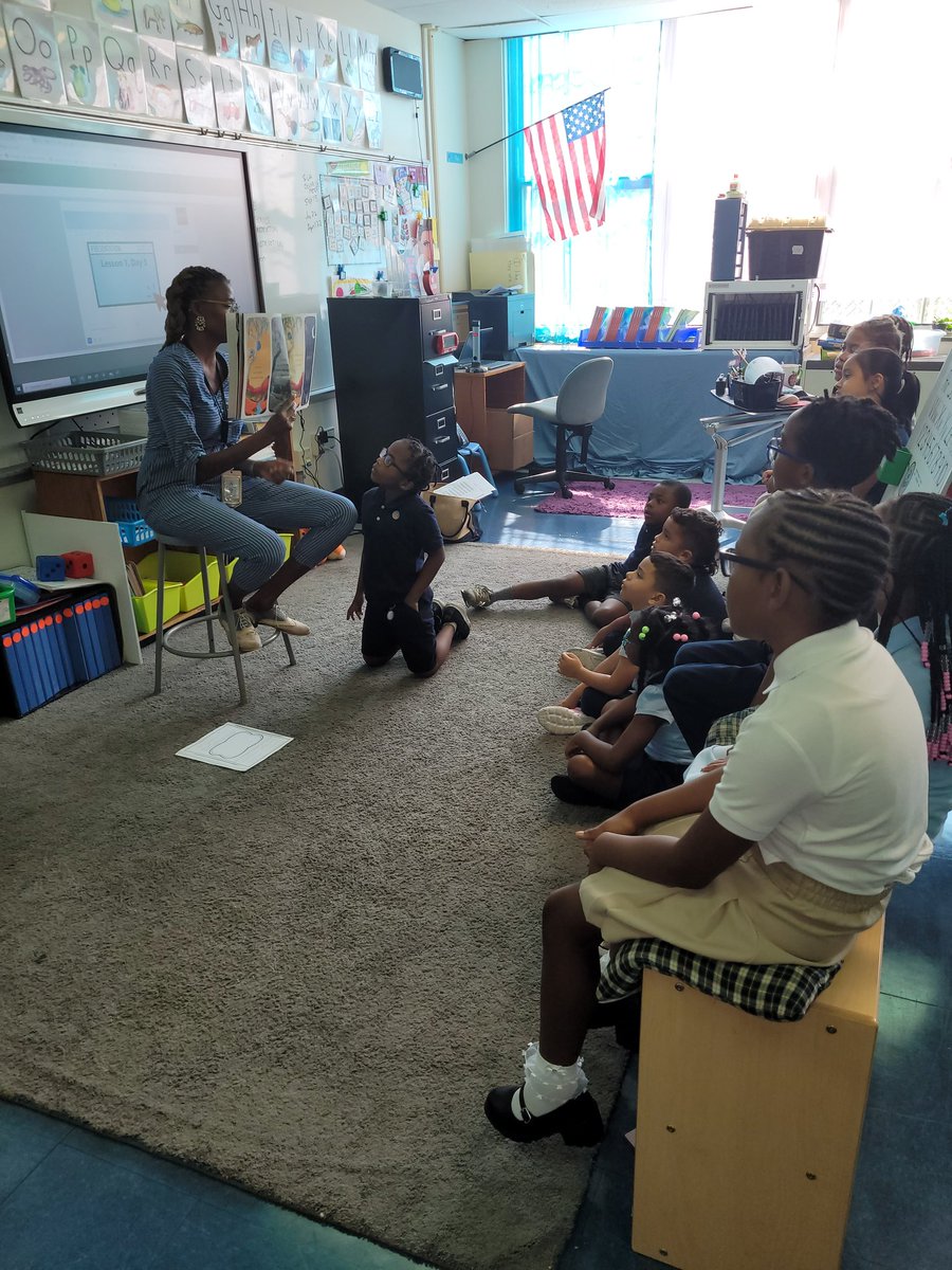 Ms.Miles engaging scholars with an awesome read Aloud. #level up #RemarkableRedClay <a href="/DesireeFaison/">daisey</a> <a href="/ShortlidgeAP/">Diane M</a>