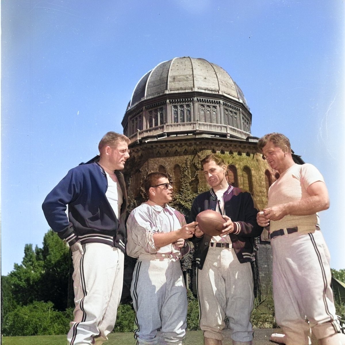 SchafferLibrary's tweet image. Here's another colorized shot from Special Collections and Archives, this from the Ed Schultz Photographs. Ed was a photographer at Union for decades.
Also... check out the less manicured 1960 version of the Nott! 🔥
#TBT #SchafferLibrary #UnionCollege @UnionAthletics