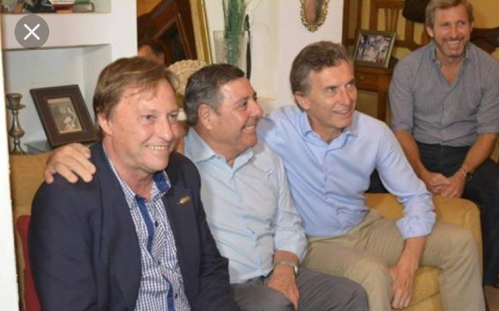 Elyobservaa16's tweet photo. Tenemos un Gobernador NARCO?? Que MIERDA VOTA LA GENTE, QUE MIERDA VOTA?!! Terminará como el Intendente #Varisco NARCO de Entre Ríos... Naaaaaaaaa. Agarrensé fuerte, fuerte porque ésto sí que va a doler y mucho! https://t.co/QbqrAKRBnJ
