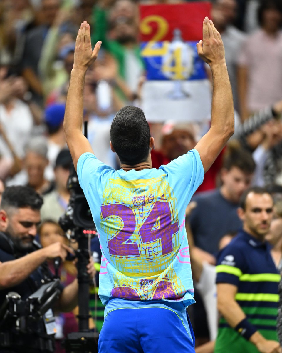 rolandgarros's tweet photo. He would be proud, for Kobe 🐍💛💜

#USOpen @DjokerNole https://t.co/5bHdsAVHjx