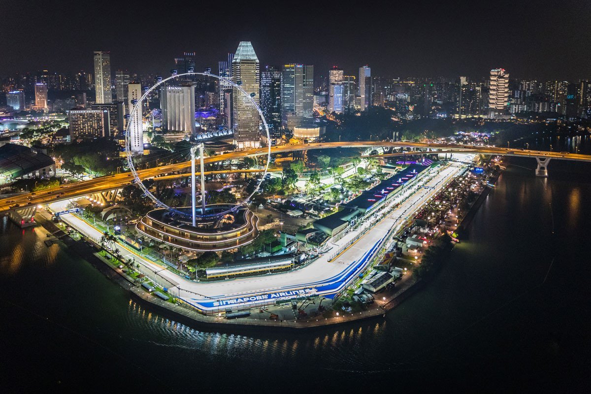 TearOffFR's tweet photo. 🚨 IT’S. RACE. WEEK 🥳

Et oui le #GPExplorer2 c’est terminé et la #F1 reprend ses droits du côté de Singapour sur un tracé modifié dans le dernier secteur ! 🇸🇬

#SingaporeGP https://t.co/LBQKQLmf82
