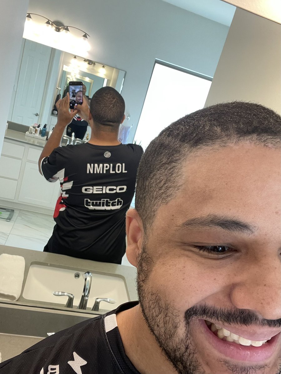 nmplol's tweet photo. We did it. Let’s go boys!

TSM TSM TSM!!!!!

#ALGSChampionship #ALGS https://t.co/ZBmpfU1b3H