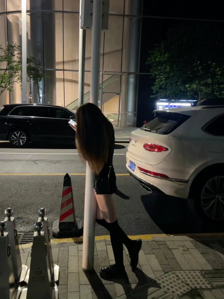 我先逃跑了 tweet media