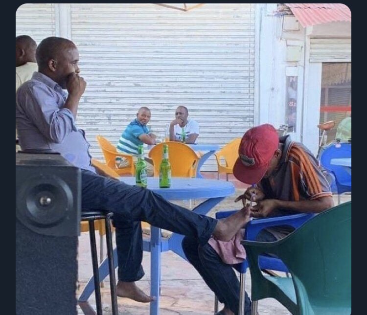 biggerfigure1's tweet photo. Wakati nafanya usafi WA kucha naomba handle 40 nizifollow chap Kwa haraka wapwa https://t.co/S6yRx7gUzE
