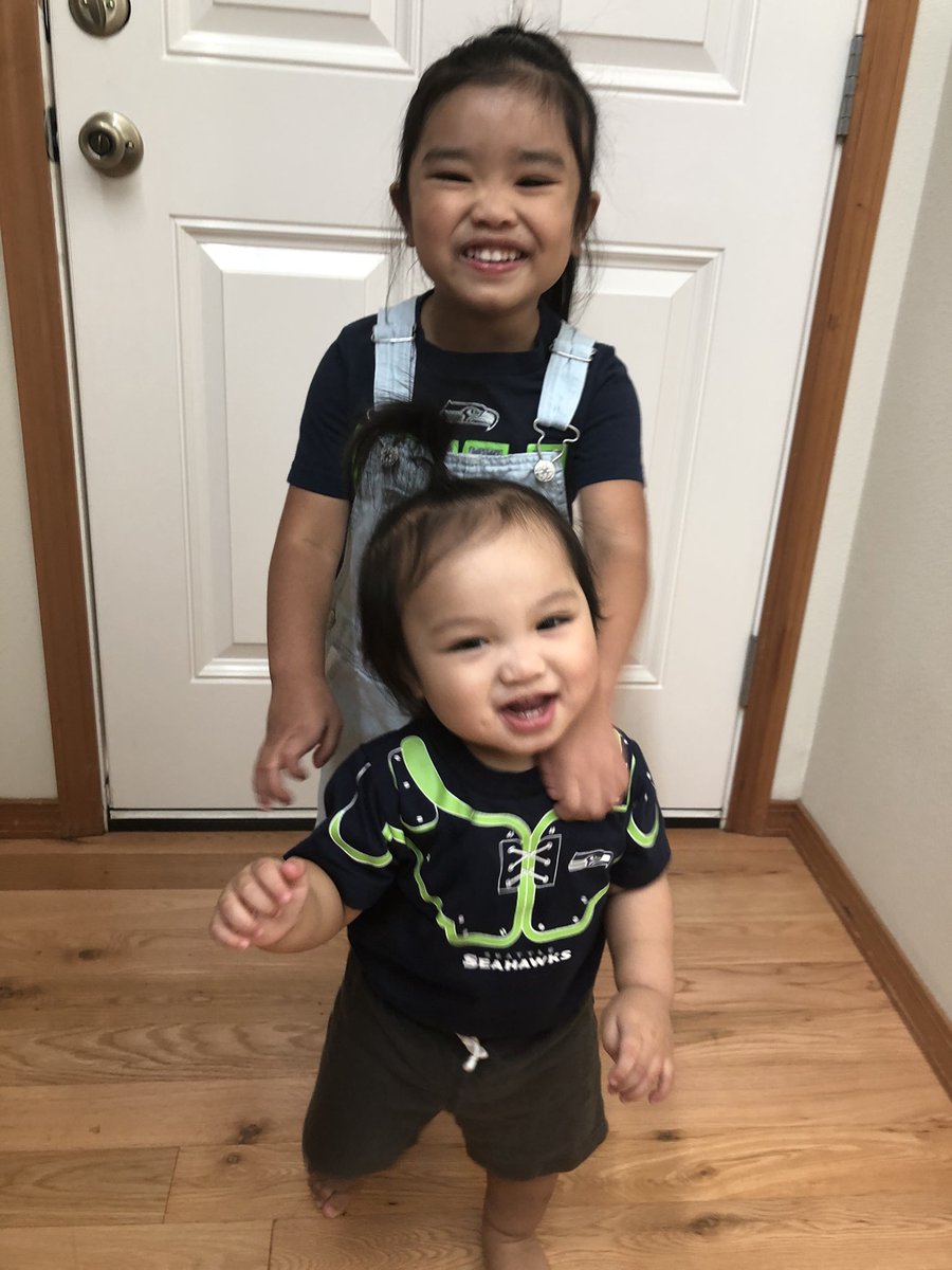 djrazs's tweet photo. GAMEDAY! Go Hawks! #Twelfie #GoHawks #Seahawks #KamerynAlexandria #JaylinAnthonyJohn https://t.co/EdnVhHQcuN