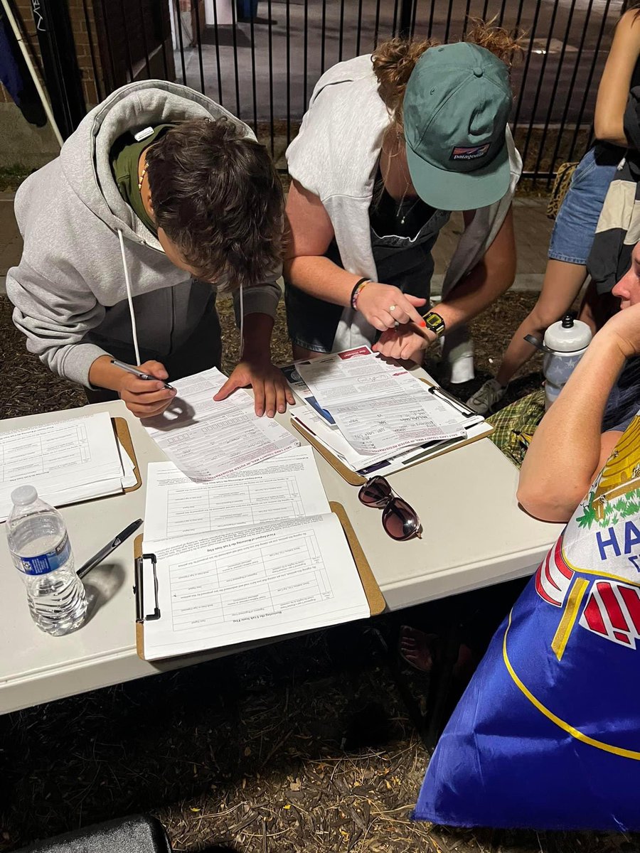 RestoreUtahFlag's tweet photo. We knocked out another 1,000 signatures yesterday at Peach Days!!!! The people want to Restore Utah's State Flag!
Let us know if you haven’t signed and we’ll connect you with a packet.
#restoreutahsflag #OneUtahOneFlag
#utahflag
#Utah https://t.co/QK28HpTSNR