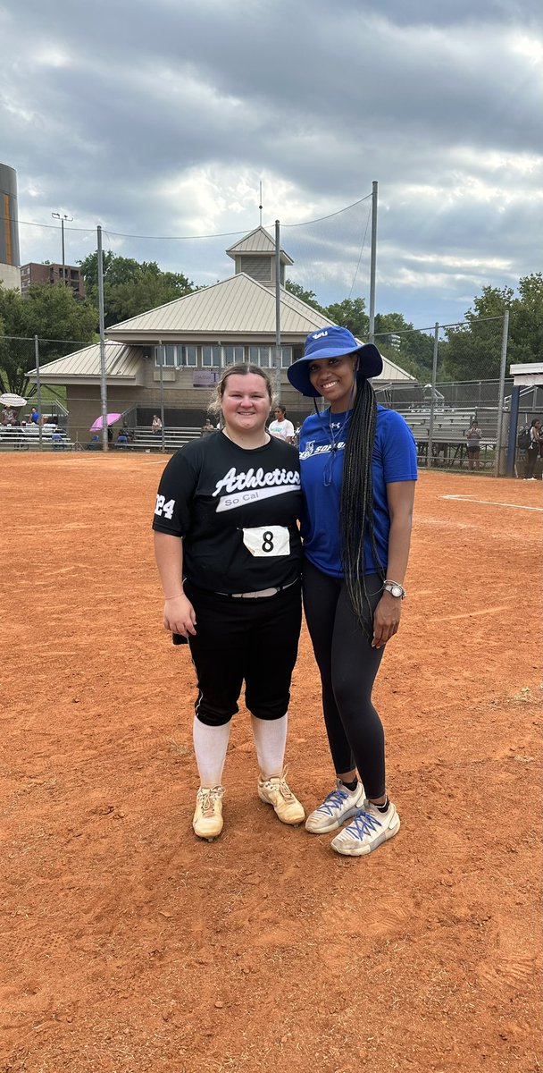 SkylarSteib's tweet photo. Had an awesome time in Nashville with some amazing coaches!! Thank you @CoachG_14274 @SpearsRG_ @L_Higgins_1 for sticking out the heat with us campers! 💙🤍 https://t.co/8iPKFEN2Ii