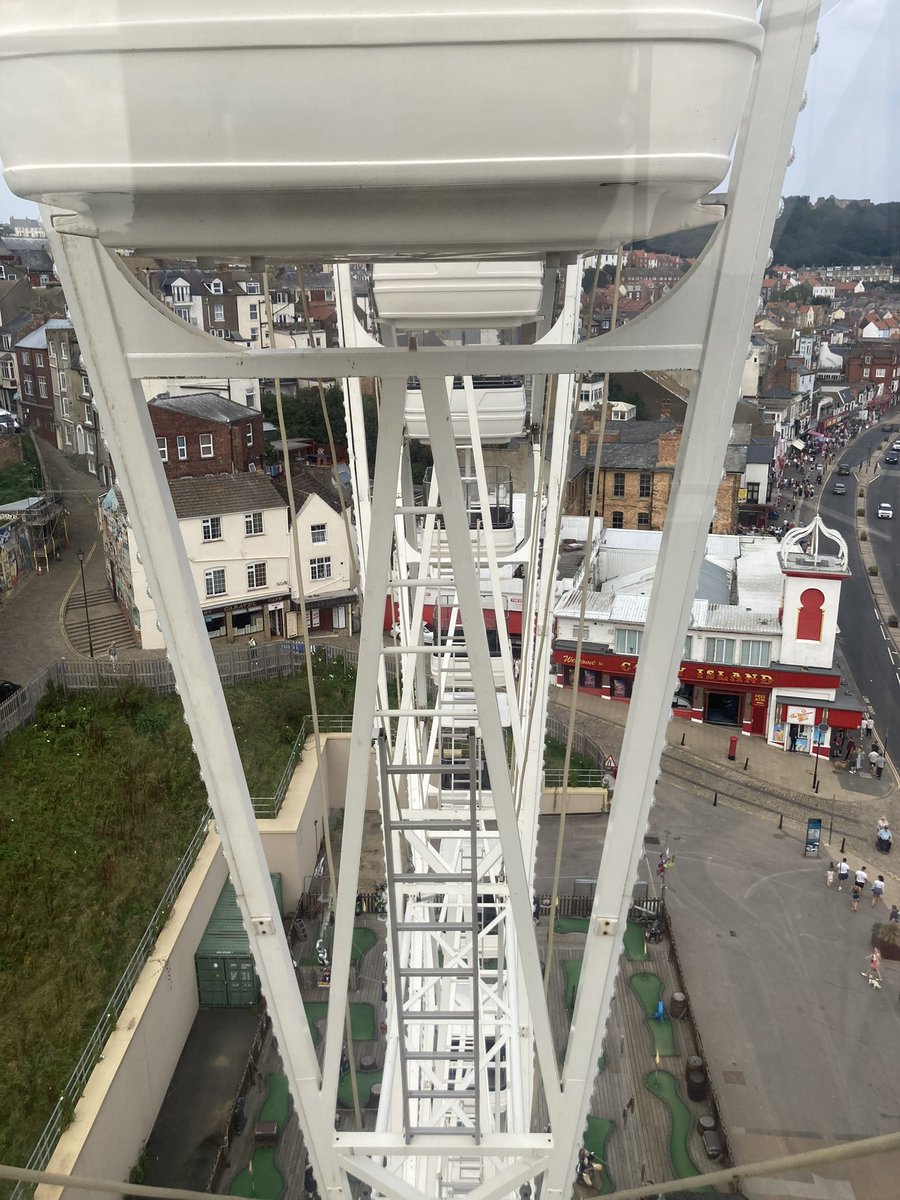 JennaMarathon's tweet photo. The observation wheel at Scarborough https://t.co/3ZhOaAhJbl