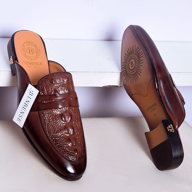 OmowestStore12's tweet photo. New arrival🔥🔥🔥
#Folletel✅ 
#HalfCover

Black = 40-45

#11,000

WhatsApp me or call for your Order +2347069542188 

#omowestunisexstore always available at your door step. https://t.co/qBa6Jwn3ZV