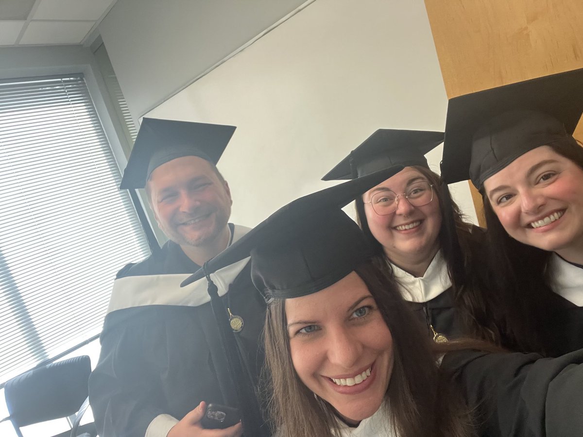 MollyBilinski's tweet photo. .@WilkesUWriting summer commencement! ❤️❤️❤️ https://t.co/EJbHFkDII2