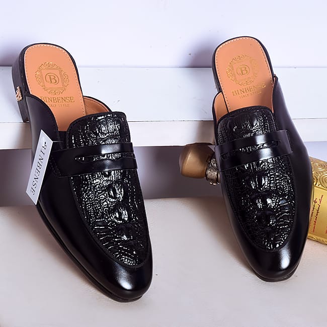 OmowestStore12's tweet photo. New arrival🔥🔥🔥
#Folletel✅ 
#HalfCover

Black = 40-45

#11,000

WhatsApp me or call for your Order +2347069542188 

#omowestunisexstore always available at your door step. https://t.co/qBa6Jwn3ZV