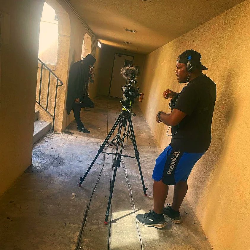 iamazazus's tweet photo. Looking for something to transform your life, Miss Riley? 🎥💄🤫✨🪄

🎬 @masonmarvel86 📸 @austinnixmusic 

w/ @maggiegore @jenn2nsreese @hairbymeleah 

🍿Coming....

#movie #film #horror #bts #behindthescenes #azazus https://t.co/gzgNmJ8V4f