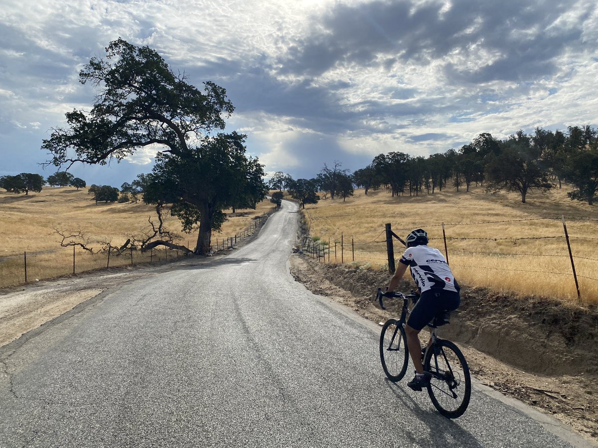 ScottSehm's tweet photo. I love riding anytime, but I especially love when the clouds and sun paint the sky with blues and grays. Today was an out and back to Old Millerton Road and Highway 168. https://t.co/r7PqvF9PxC