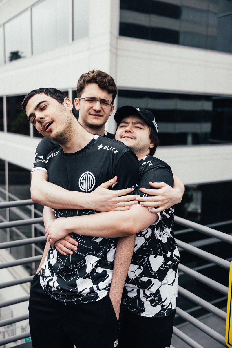 valdizbro's tweet photo. TSM world champions. https://t.co/pKVTKygbRo