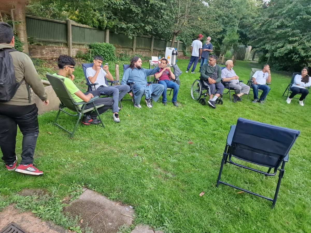 javed2275's tweet photo. Sunday evening socio excercise bike ride in #WardEndPark, another great turnout with so many young and old turning up to take advantage of this great project in its 4th year,  consistency is the key, 

#KarakChai #CycleWalla #HealthyWellbeing https://t.co/Or3plY6KCr