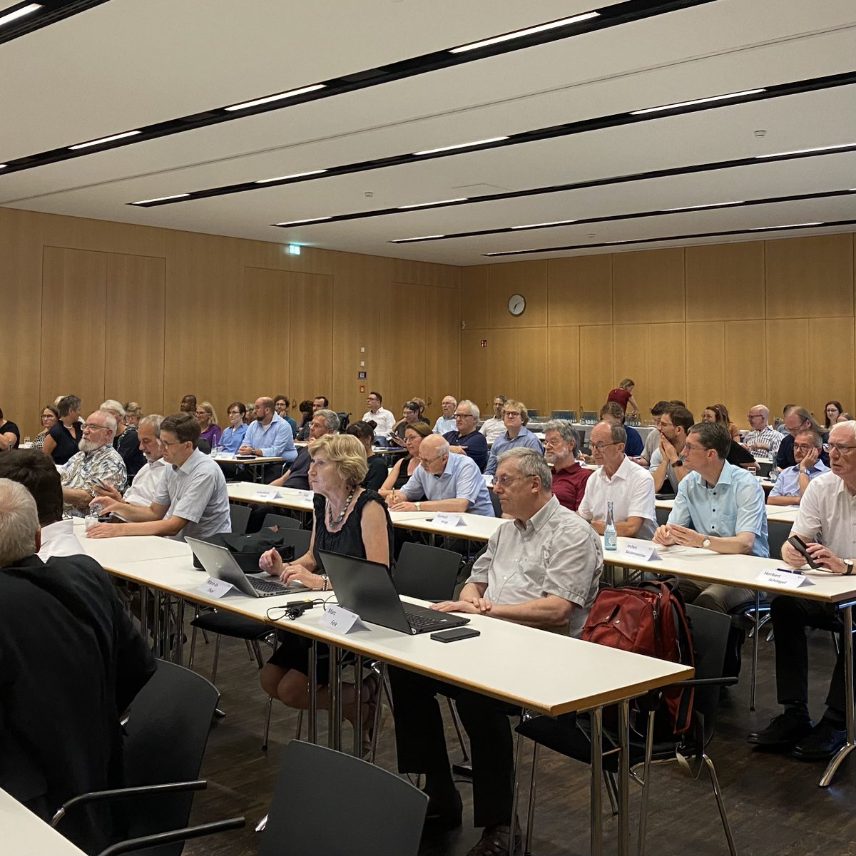 Nach 26 Jahren erneut in Münster: Voll Vorfreude auf die kommenden Tage eröffnen Prof.‘in Marianne Heimbach-Steins und Prof.‘in Monika Bobbert den 41. Kongress der Internationalen Vereinigung für #Moraltheologie und #Sozialethik im
<a href="/franzhitzehaus/">Akademie Franz Hitze Haus</a>