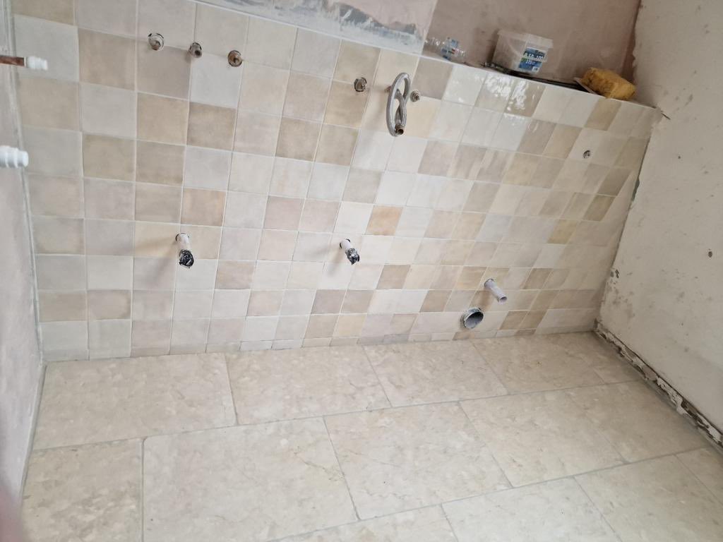 inar_ltd's tweet photo. We’ve grouted off this bathroom tiling this today and staring the decorations tomorrow,
Can’t wait to see the final look 👀 
Stay tuned.
#tiles #tilesart #artist #artgallery #artcollector #artoftheday #bathroomdecor #bathroomremodel #bathroomrenovation #bathroominspiration https://t.co/JRaiMIIcwn