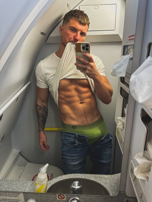 Mile high ✈️ https://t.co/MAseokUwwT