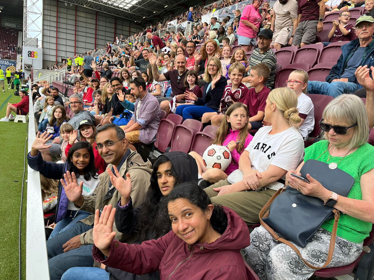 Currie_FC's tweet image. Another amazing experience for some of our Currie FC girls watching the @heartswomenfc vs @HibernianWomen Inaugural cup. They got to meet Jock the Jambo and speak to a few players! #femalerolemodels #footballisfun @JamTarts  @emslie22