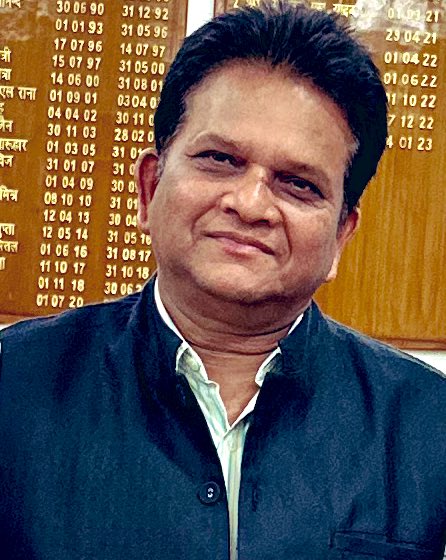 Railwhispers's tweet photo. खबर है कि #MemberInfrastructure #RNSunkar का @ECRlyHJP का तीन दिवसीय सघन निरीक्षण दौरा #CAO ऑफिस, महेंद्रूघाट, पटना में वरिष्ठ अधिकारियों के साथ लंबी बैठक के बाद रविवार, 10 सितंबर को खत्म हुआ।
#रेलहित में भौतिक रूप से सभी प्रोजेक्ट्स का गहन अवलोकन करते हुए सभी..
@RailMinIndia https://t.co/L050BqLBcT