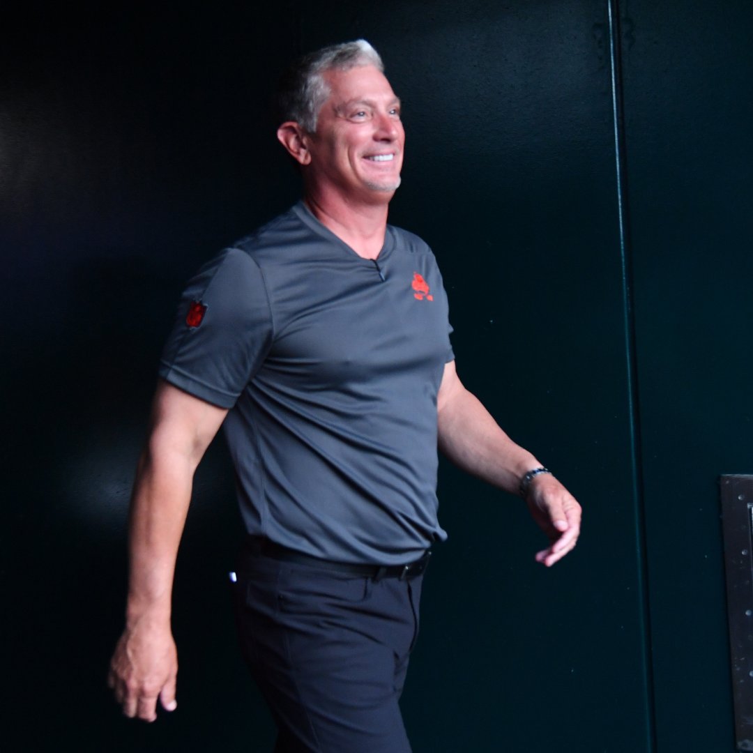 MySportsUpdate's tweet image. The #Browns hired Jim Schwartz as their defensive coordinator this offseason. His defense today against the #Bengals: 

Joe Burrow had a career-low 82 passing yards and a career-worst 52.2 passer rating. He was sacked twice.

The Browns' defense, from front to back, was all over