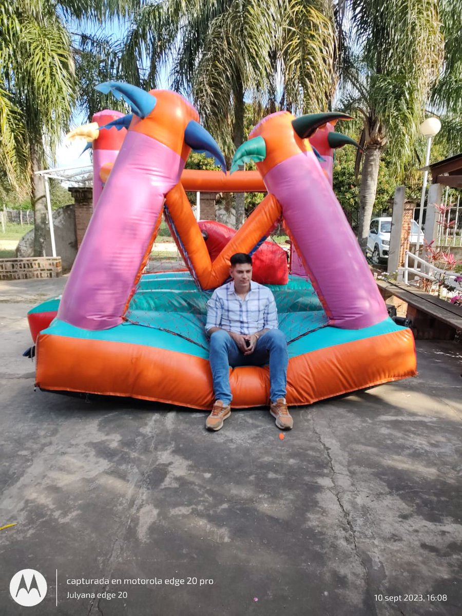 Depresión es cuando te das cuenta que el inflable ya no aguanta tu peso 🤣